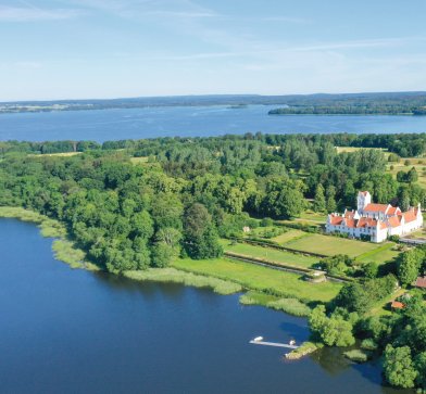 Schöner geht es kaum: Das Bosjökloster liegt auf einer Peninsula nahe der Ortschaft Höör.